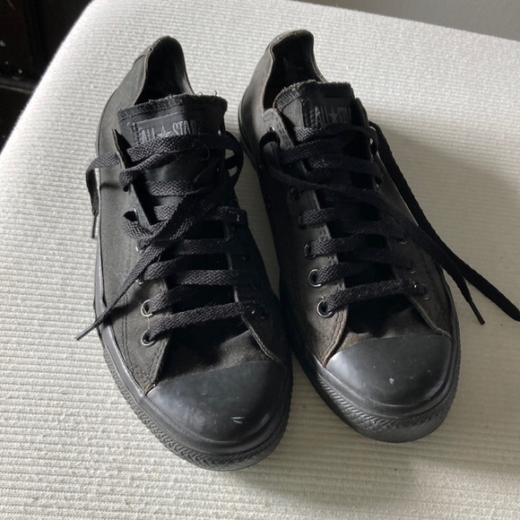 Black men converse.
